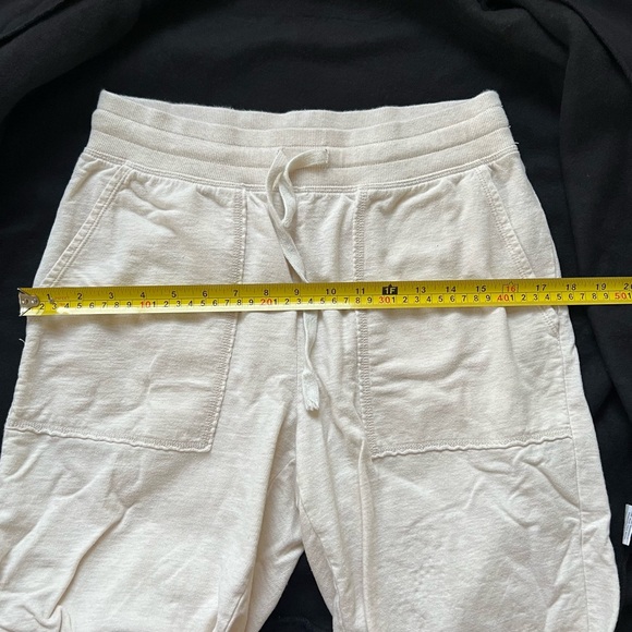 Aerie joggers cropped cream color medium size - Picture 12 of 13